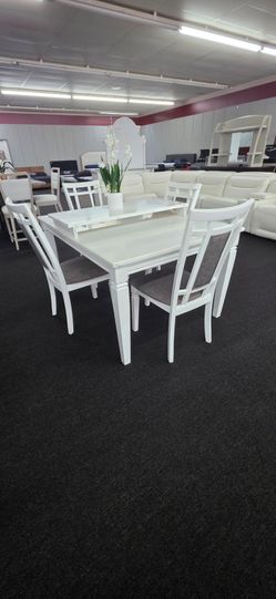 White 4 top Table with leaf and 4 chairs