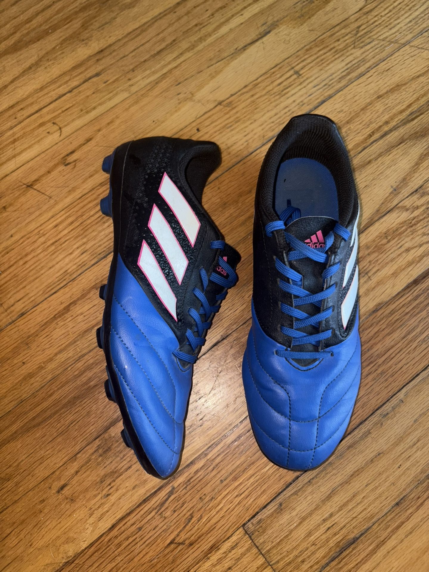 Men’s Shoes Size 5.5