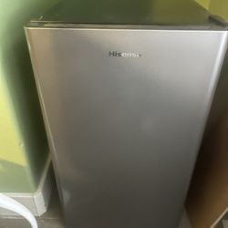Hisense Mini-Fridge