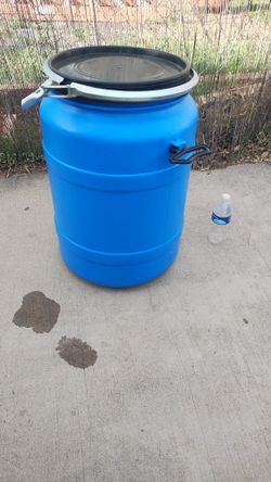 
16  gallon Drum ---air Tight  And Smell proof food grade plastic poly drum  barrels .