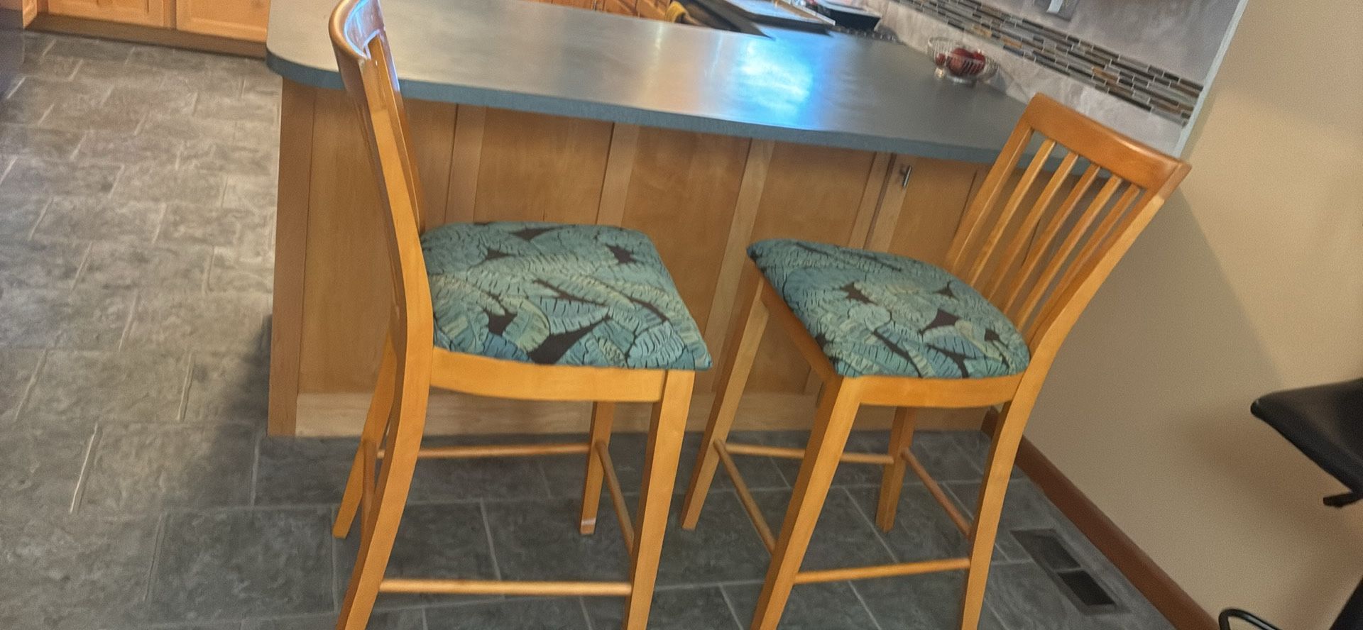Wooden Bar Stool Pair (Milwaukie,OR)