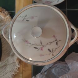 Mikasa Fine China Dinnerwear. Single pieces or sets.