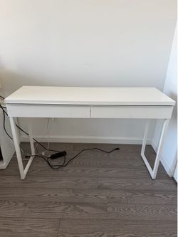 IKEA MICKE Desk