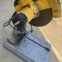 DeWalt Saw
