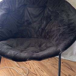 Set of 2 Foldable Saucer Chairs – Black Plush