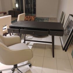 Nice Woody And Leather Desk With Chair
