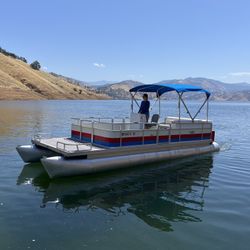 1990 Kayot 24’ Pontoon Boat