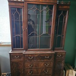 2 Piece China/ Curio Cabinet 