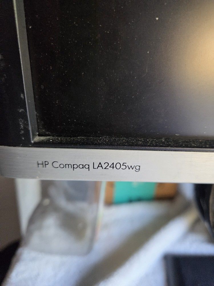 HP LA2405wg Monitor Display 24 inch