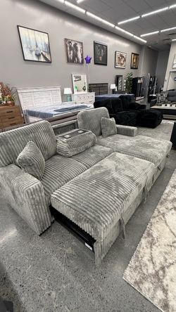 SECTIONAL WITH PULL OUT