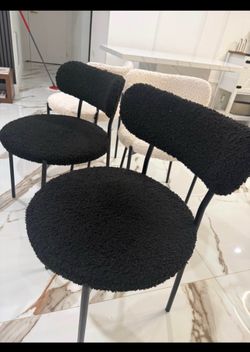 2 BLACK SHERPA DINNING ROOM TABLE CHAIRS