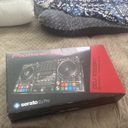 Pioneer DJ DDJ-1000SRT 4-Channel Serato DJ Controller.  