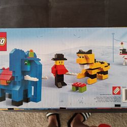 Lego XXL Box 5512 Creator Minifigure Building Set 1600 Pcs Bulk Special Edition, open box but bags are Sealed From Factory

Year released 2010
Perfect