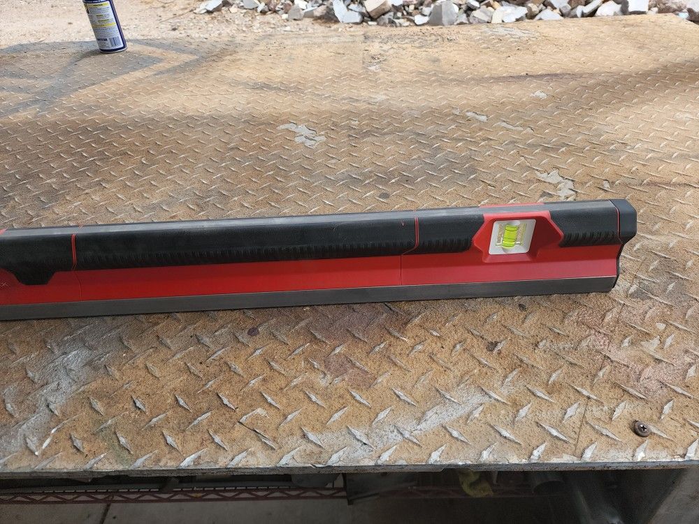 Milwaukee Concrete Level 48"