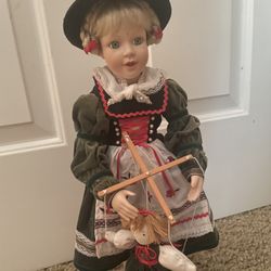 Gretchen, The Little Fraulein, Children of the World Lenox Collectible Doll