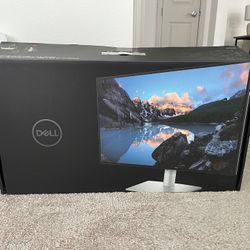 Two Dell Ultrasharp Monitor - U2722DE