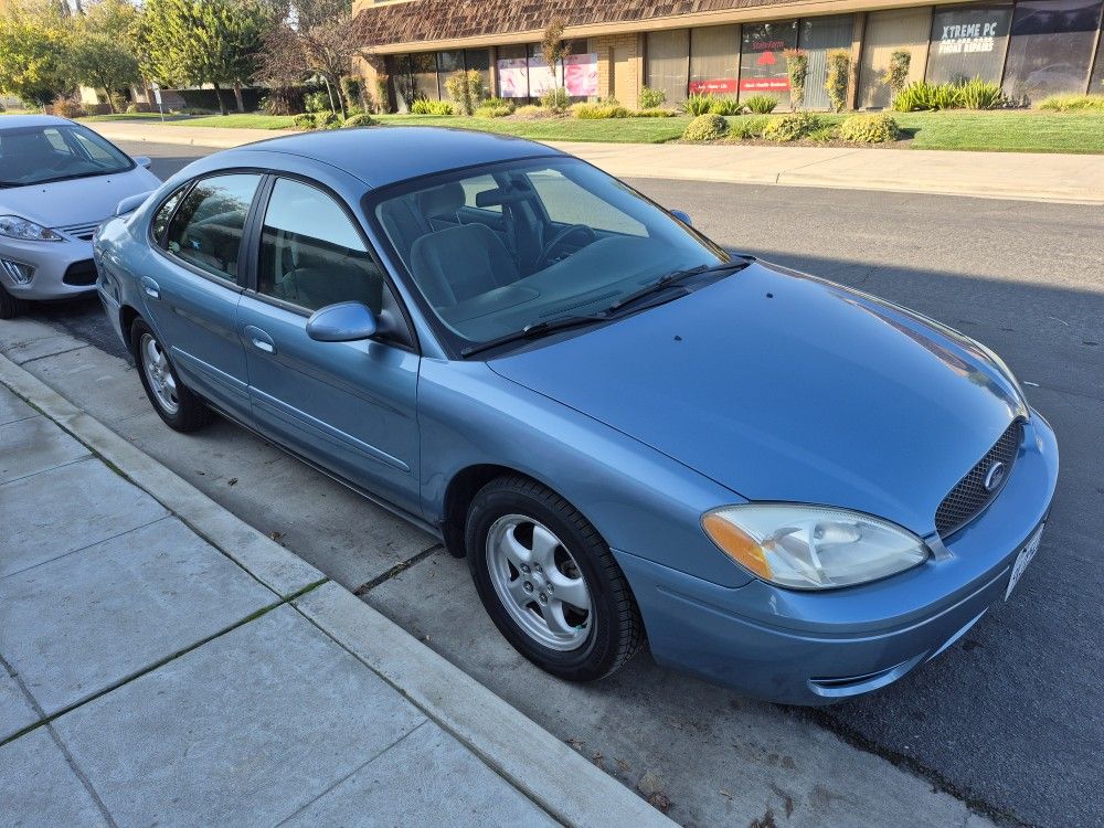 2005 Ford Taurus