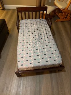 Toddler bed with mattress