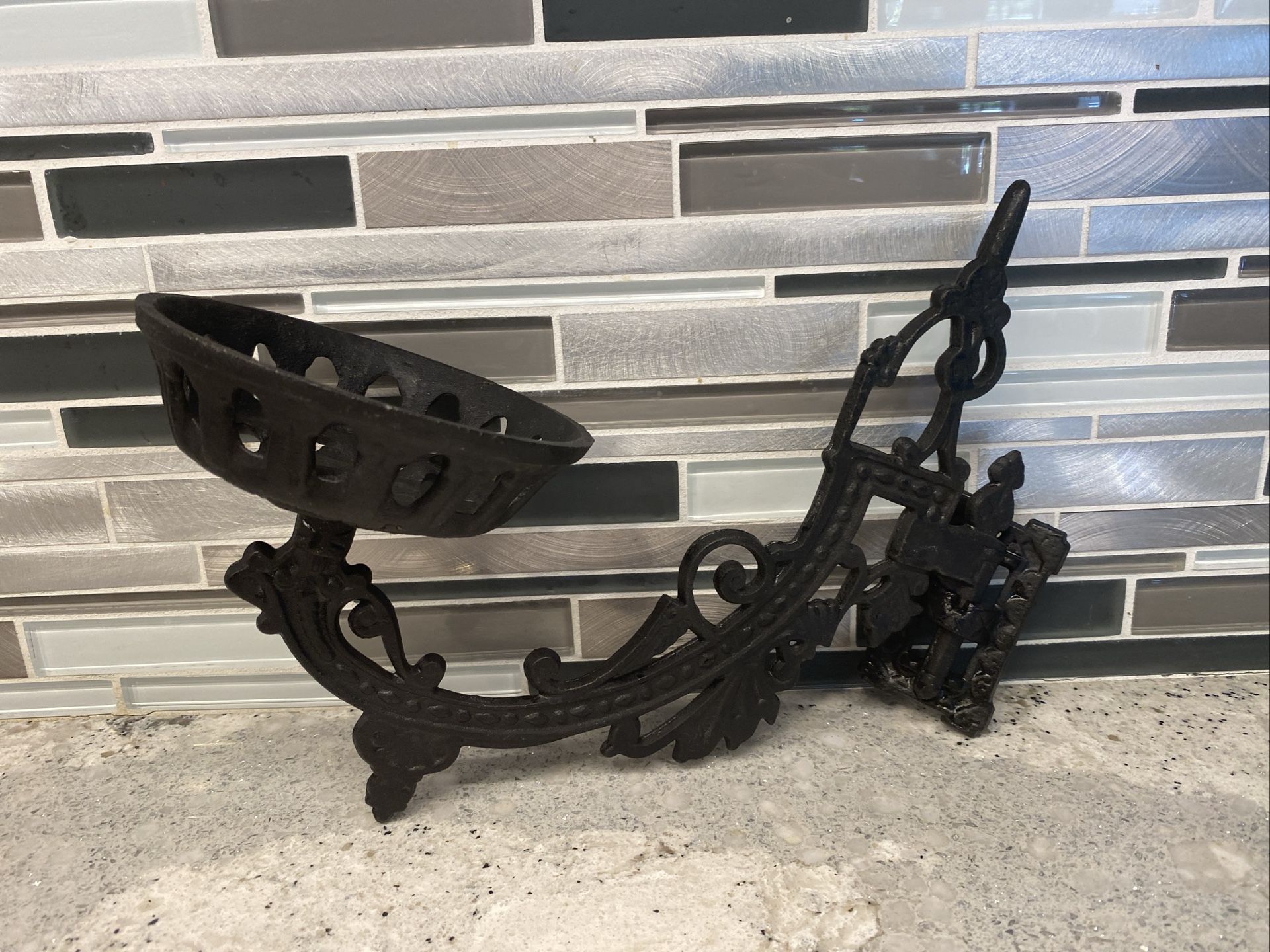 Antique Oil Lamp Plant Wall Sconce Bracket Holder Black Cast Iron with Mount