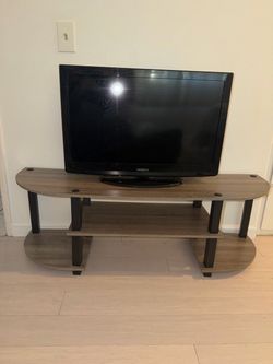 Insignia Flat-Screen TV & Entertainment Stand