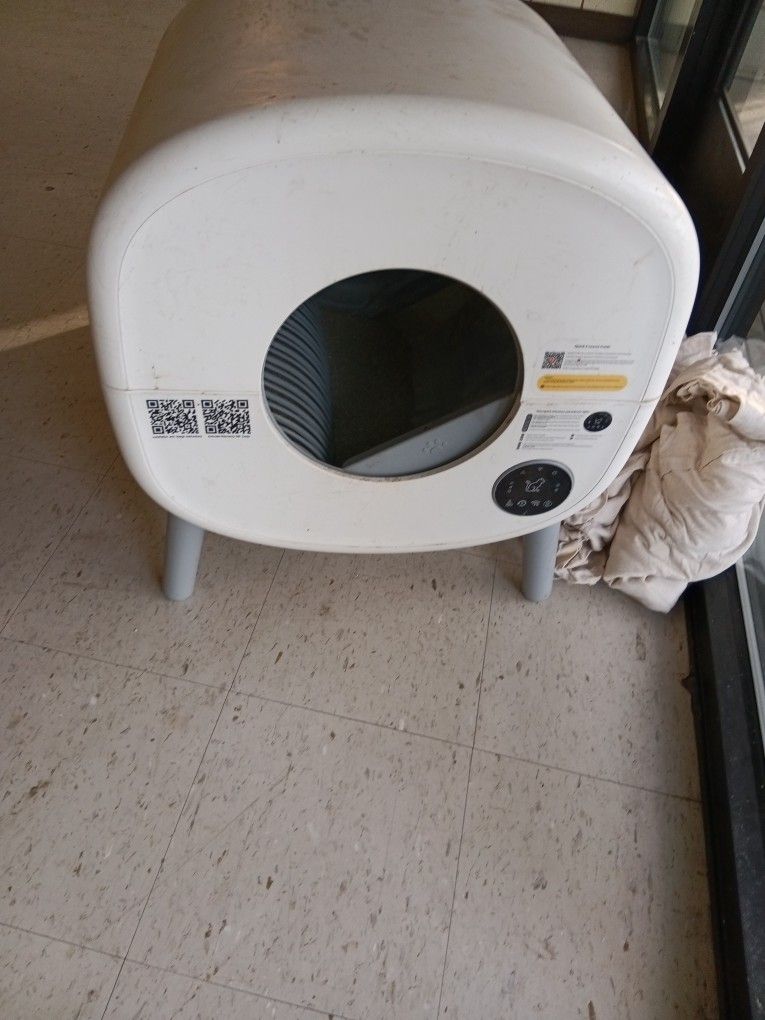 Self-cleaning Litter Box
