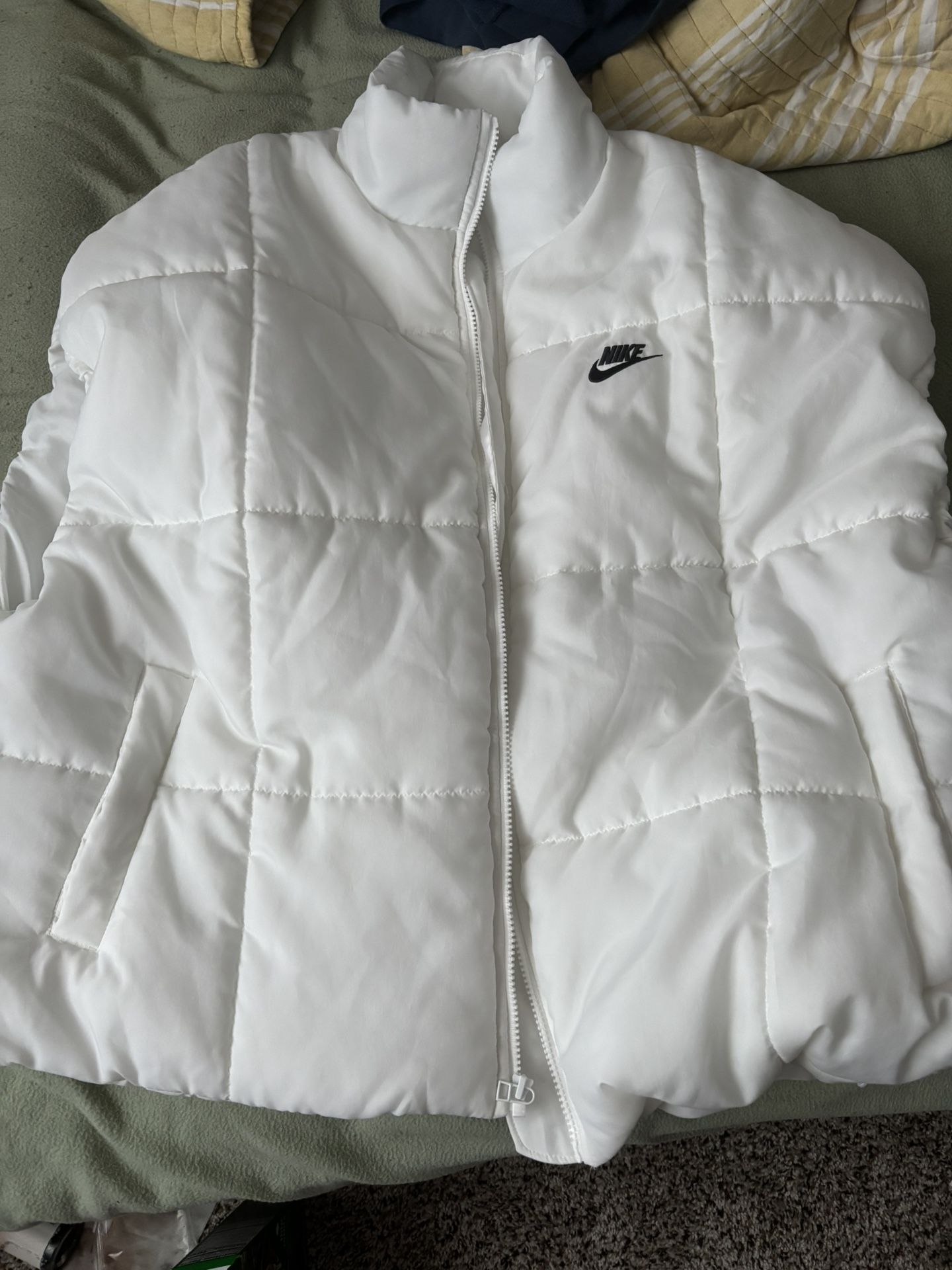 White Nike Puffer Vest XL