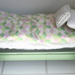 American Girl Doll Retired Kit Kittredge Green Metal Trundle Bed with Bedding