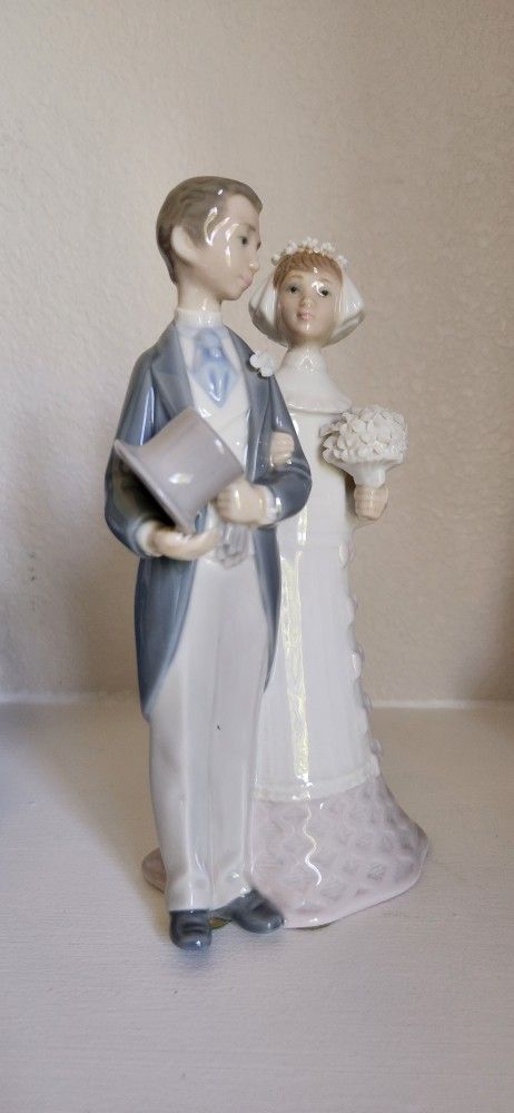 Lladro Spain Handmade Porcelain Collectible Figurine - Bride & Groom