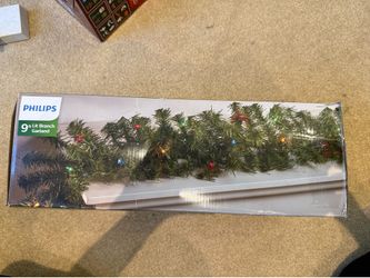 9ft Holiday Garland w/ color lights