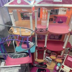Bundle of a lot t of Barbie Accesories