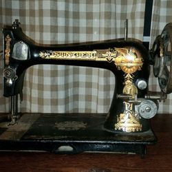 1901 Antique Singer Sewing Machine