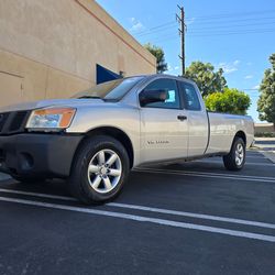 WORK TRUCK ,WORK TRUCK 
2008 Nissan titan FLEXFUEL
Runs very good
AC WORKS
NEW TIRES
Automatic 
Motor V8
scratches here and there ,but is a WORK TRUCK