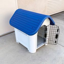 (Brand New) $50 Small Dog House w/ Door, Waterproof Plastic Indoor Outdoor Shelter Cage Kennel 23x30x26 inches