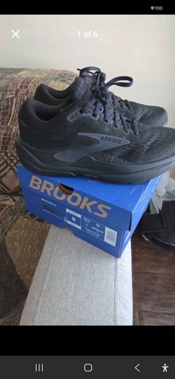 LIGHTLY USED BROOKS GHOST MAX 3
