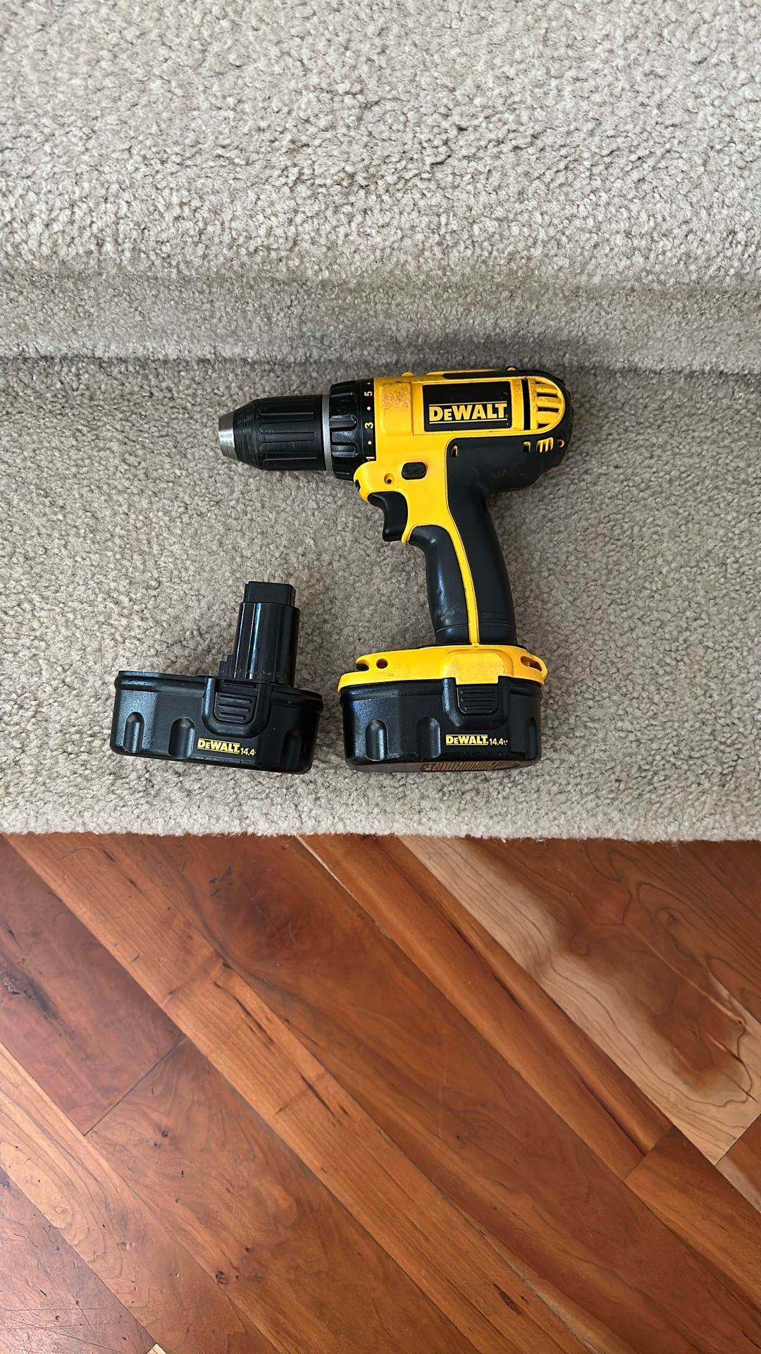 Dewalt 14.4 Drill With One Good Battery