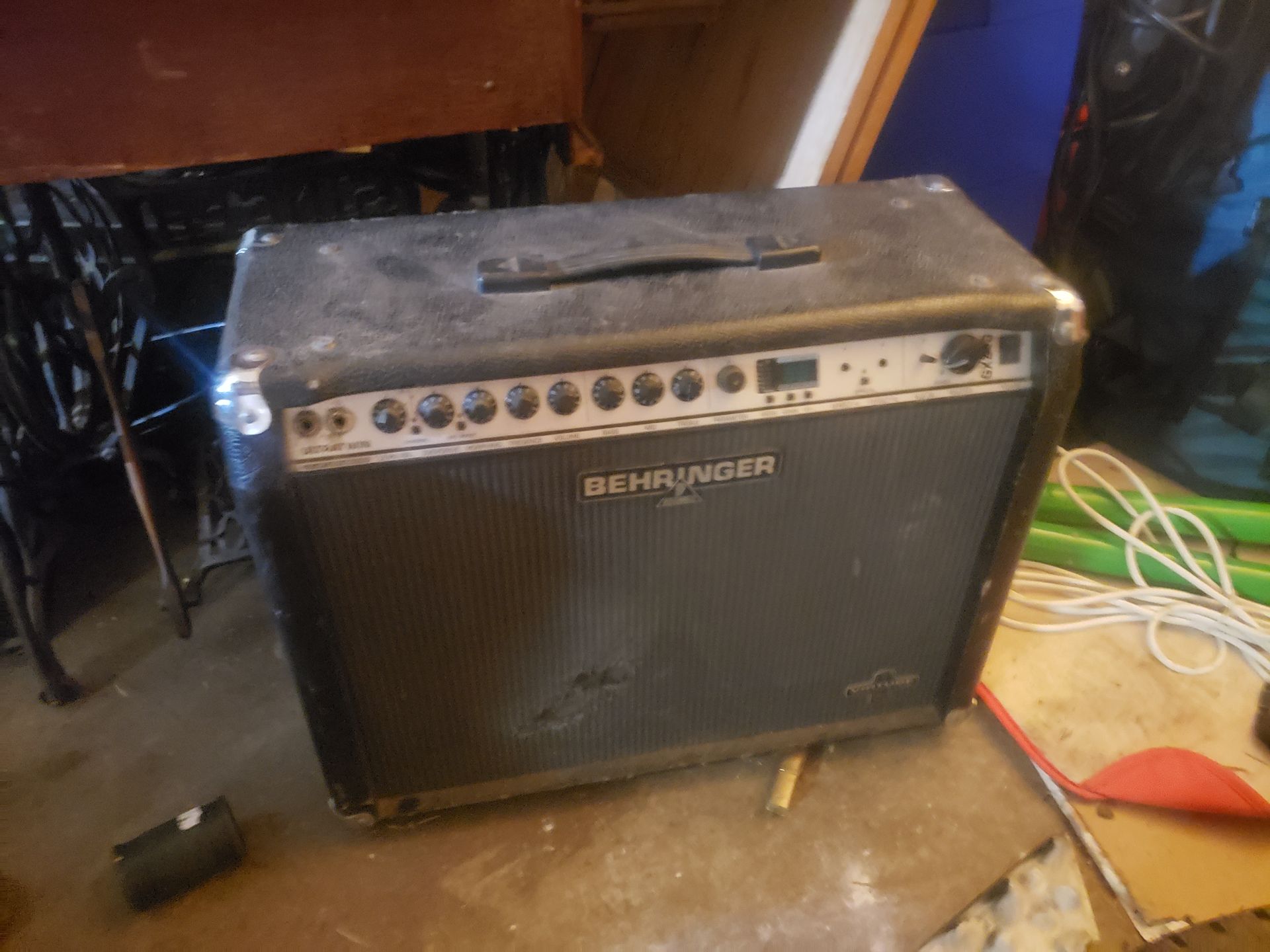 Behringer GX210 Guitar Amp