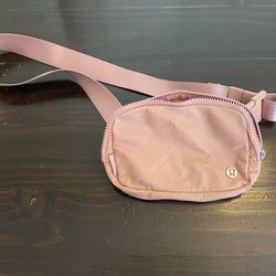 Lululemon Everywhere Belt Bag