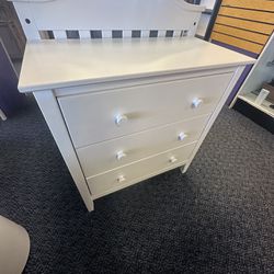 Brand New 3 Drawer Dresser (white)