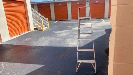 Foot aluminum step ladder