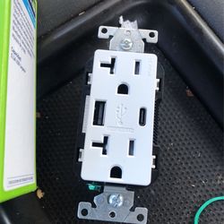 Duplex USB Type C And Type A Charger Temper Resistant Outlet 