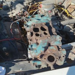 Vintage  Chevy Oval Port Quadrajet BBC Intake Manifold