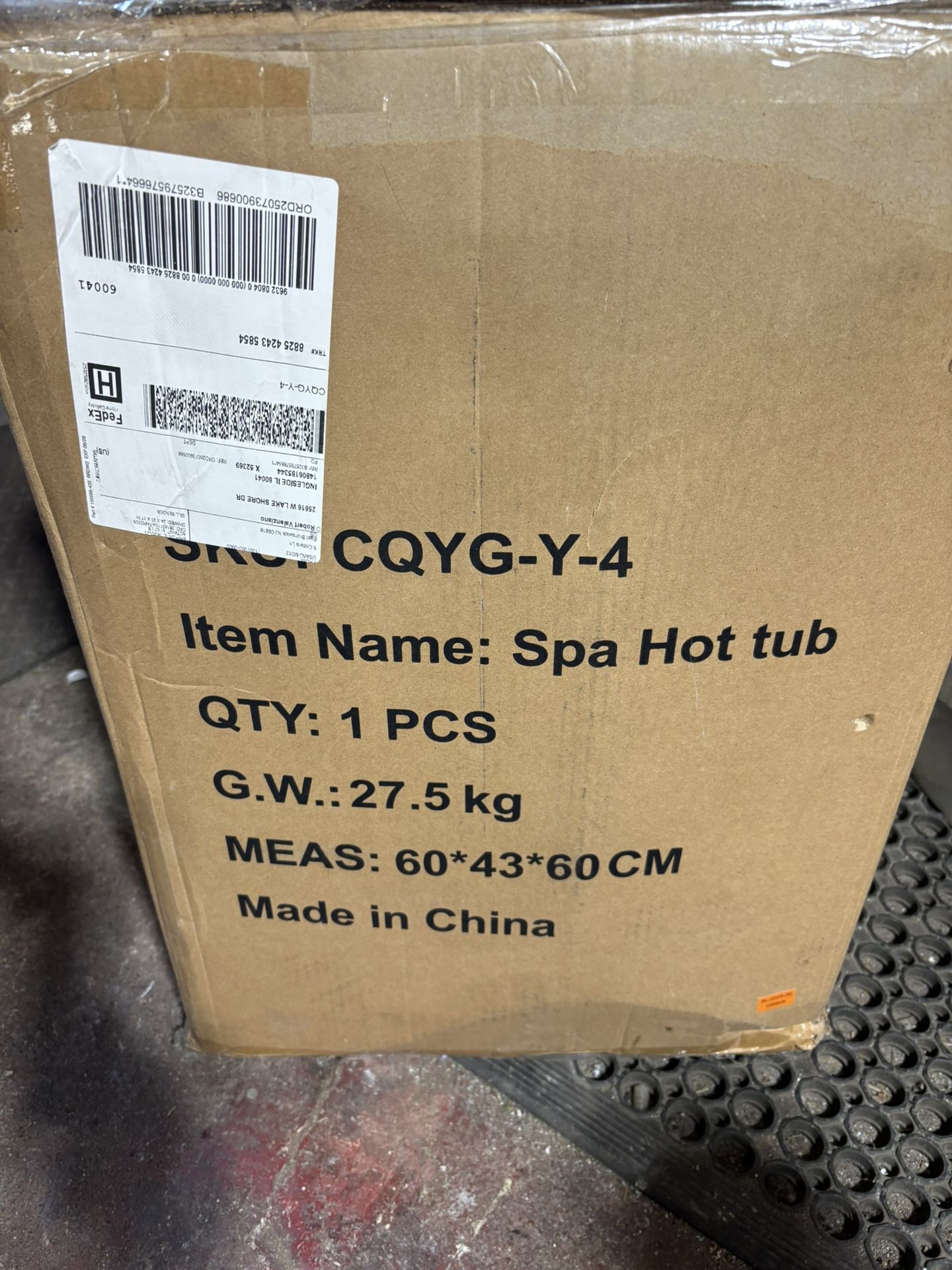 New 2/4 Person Hot Tub