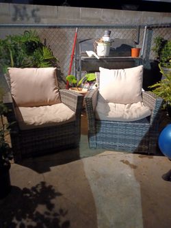 Outdoor chair set with table