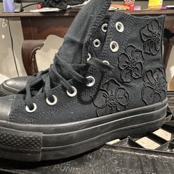 Size 7 Converse 