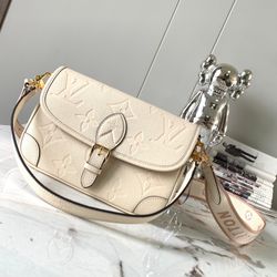 Creamy white handbag & crossbody bag