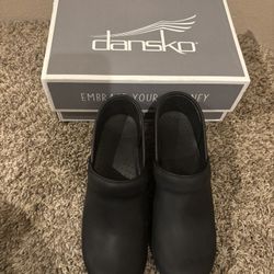 Ladies Dansko Size 38 Brand New 