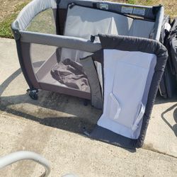Play Pin W/double Bassinet And Changing Table