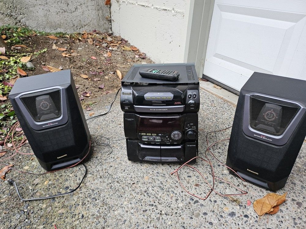 Panasonic SA-AK20 CD Stereo System Free for Sale in Bothell, WA
