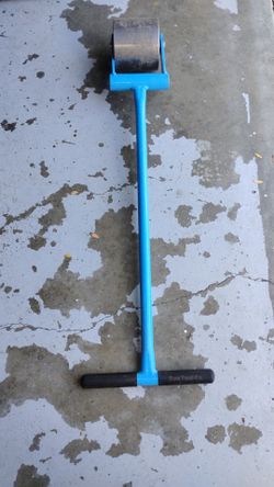 Roofing roller for seams