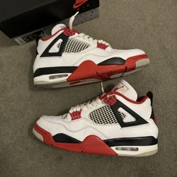 Jordan 4 Fire Red Size 10